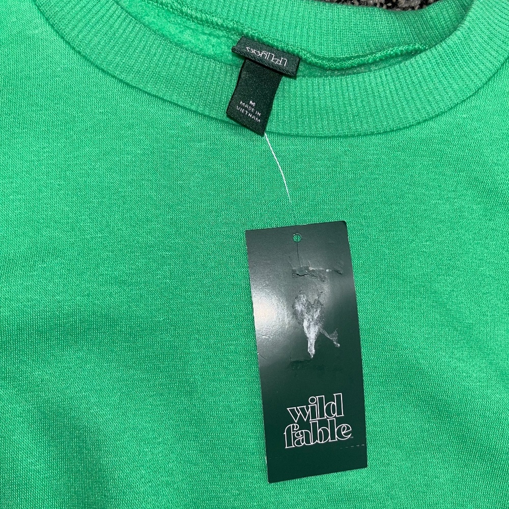 NWT WILD FABLE GREEN CROPPED SWEATSHIRT WOMENS M - Picture 2 of 2